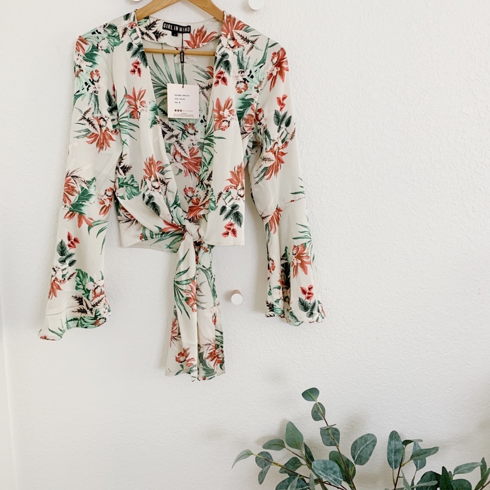 TROPICAL PRINT FLUTED WRAP SLEEVE TOP (With Tag!)